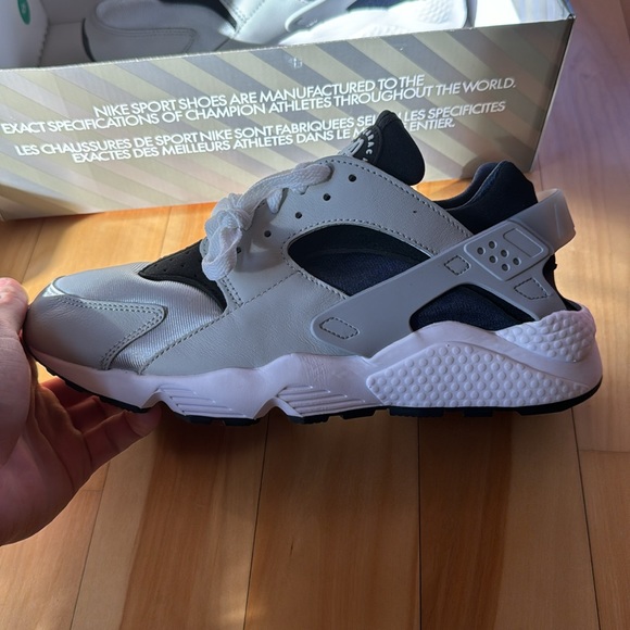 Men’s Nike Air Hurache Grey Fog Obsidian Sneaker - Picture 4 of 5